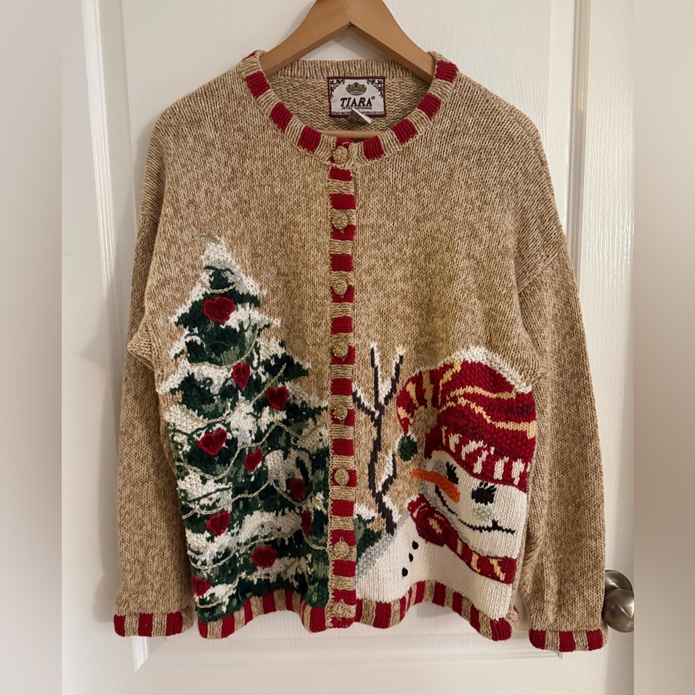 SOLD!!!! Do not purchase 🥰Tiara International Beige and Red Knit Sweater